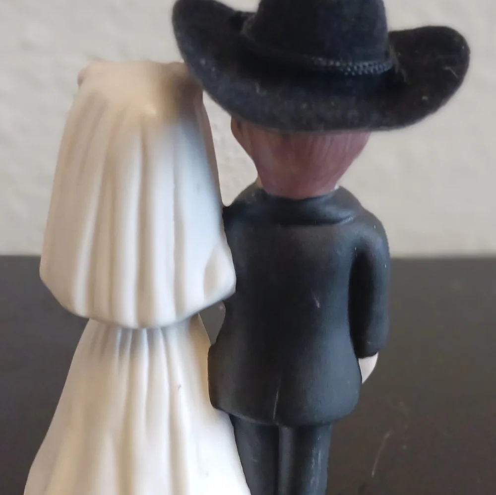 L B MFG 1990 PORCELAIN COWBOY BRIDE WEDDING CAKE TOPPER